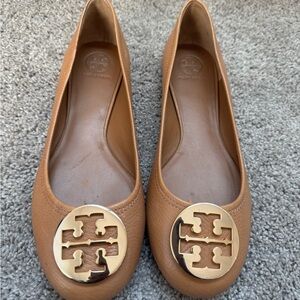 Tory Burch Camel Leather Loafers with Gold Emblem